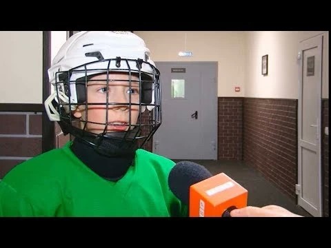 Юные питерские и посадские хоккеисты тренируются на Ледовой арене
