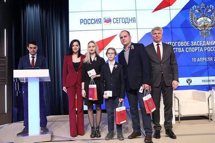 Золотые значки ГТО вручили семье из Сергиева Посада