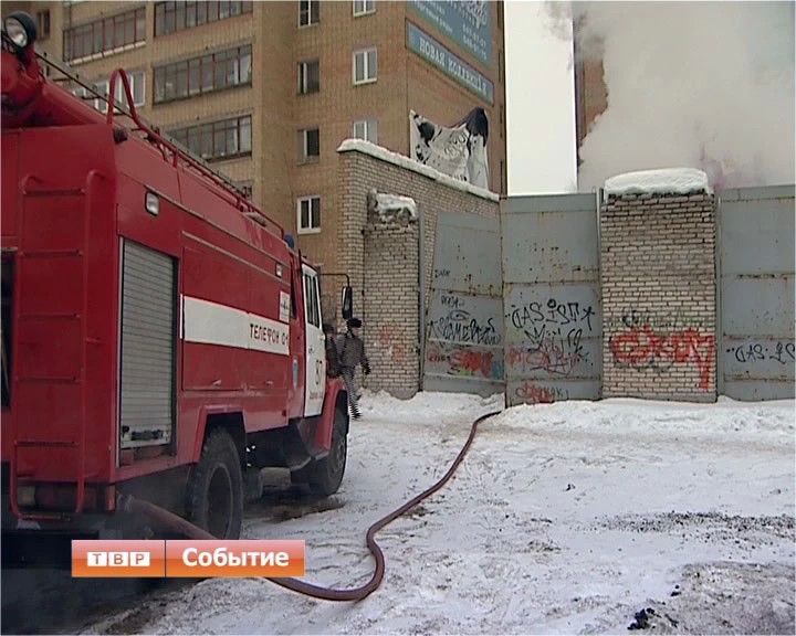 На Воробьевской сгорел склад магазина