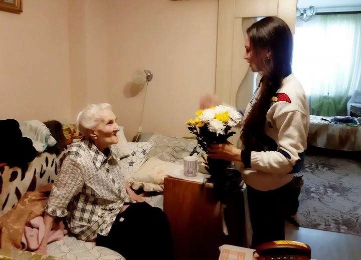 Долгожительницу Сергиево-Посадского района поздравили с наступающим праздником