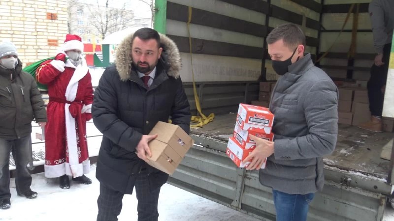 Многодетные семьи Сергиево-Посадского округа получили новогодние подарки