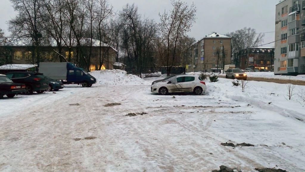 Территория парковки расчищена, проезд доступен