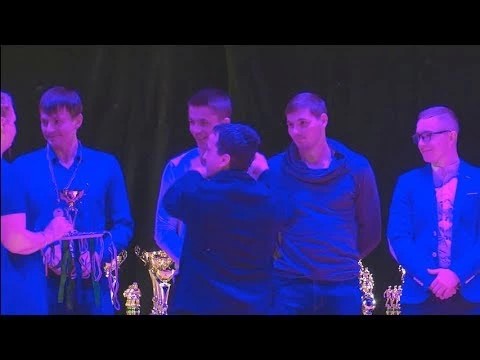 Футболистов наградили