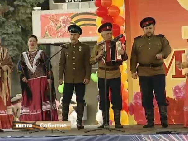 Народные гуляния на Советской площади в Сергиевом Посаде продолжились и после обеда