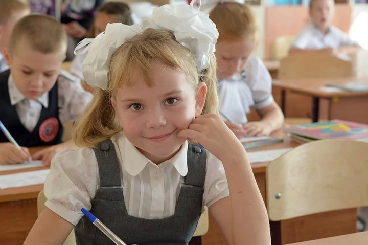 В Подмосковье продолжаются выплаты многодетным семьям за школьную форму
