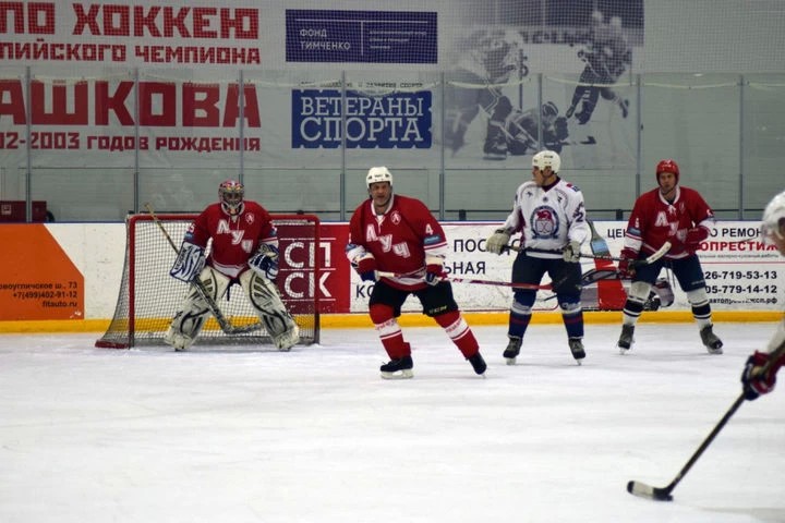 Матчи чемпионата по хоккею «Народный хоккей, лига 50+» прошли в Сергиевом Посаде
