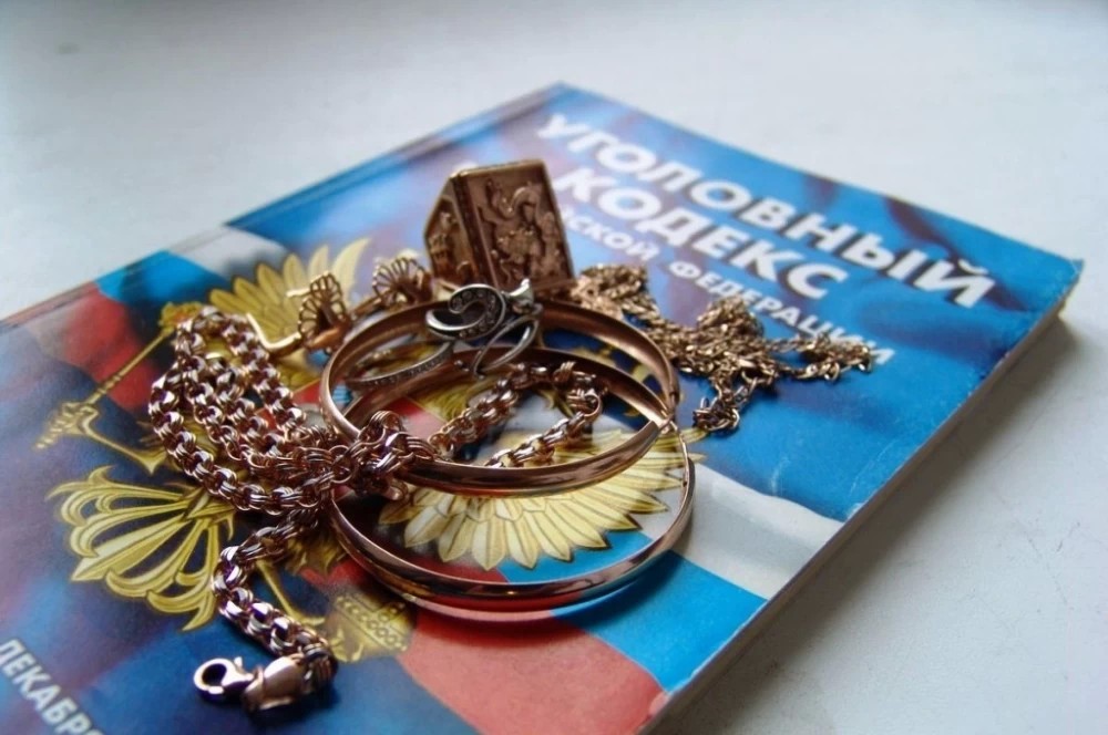 В Скоропусковском похитили золотое кольцо и серьги