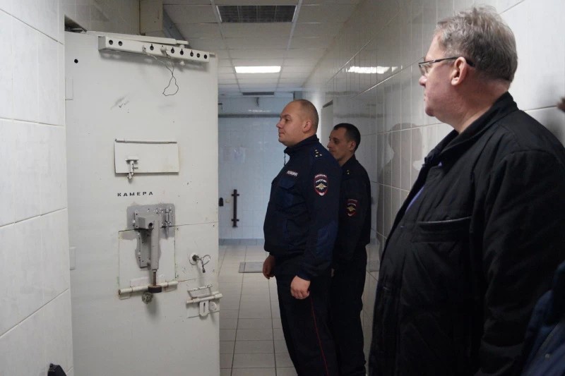 Члены Общественного совета в Сергиево-Посадском районе проверили изолятор временного содержания и спецприемник