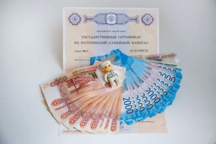 Материнский капитал в этом году снова пересчитают