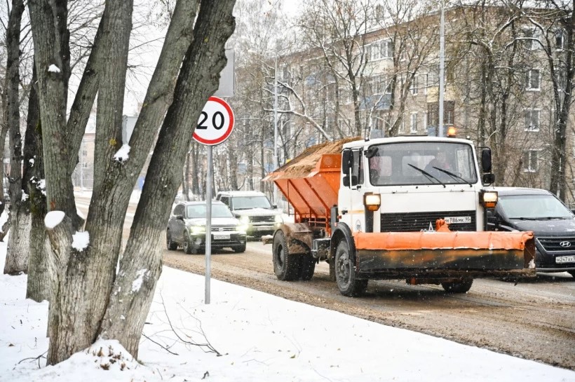 Администрация Сергиево-Посадского городского округа разъясняет правила уборки и очистки автодорог региона в зимний период.