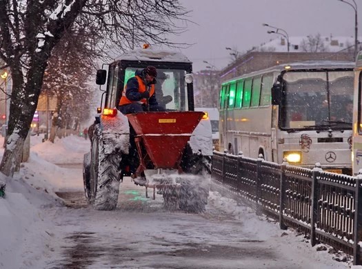 А снег идёт…