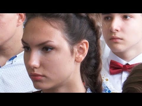Для 28 выпускников 1-й школы прозвенел Последний звонок