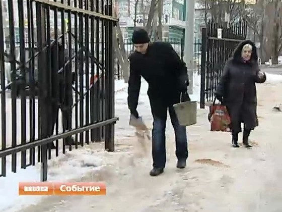 Сергиево-Посадское «Общество зимних ведёрок» вновь вышло на обледенелые тротуары