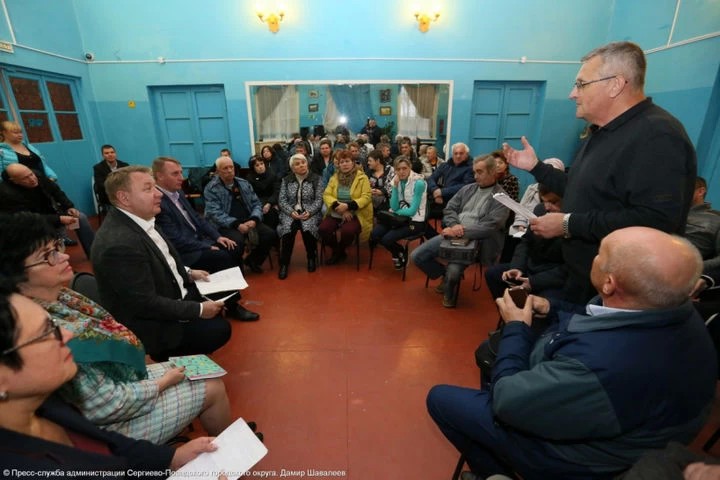 Проблемы и решения: Михаил Токарев встретился со старостами деревень Лозовского сельского поселения