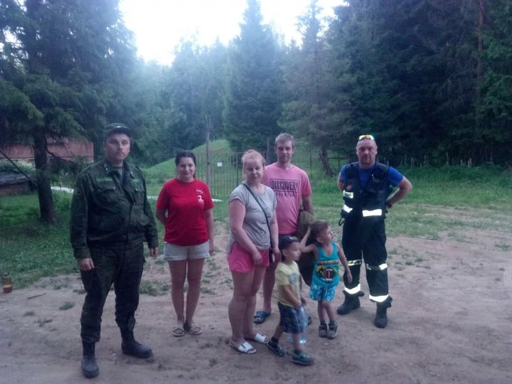 Заблудившихся детей и взрослых вывели из леса в Сергиевом Посаде