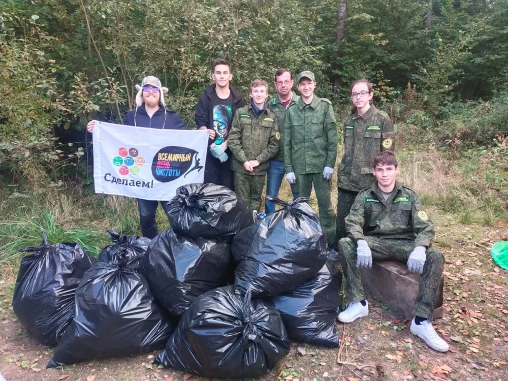 Школьники лесничества «Лесная братва» расчистили от мусора полгектара