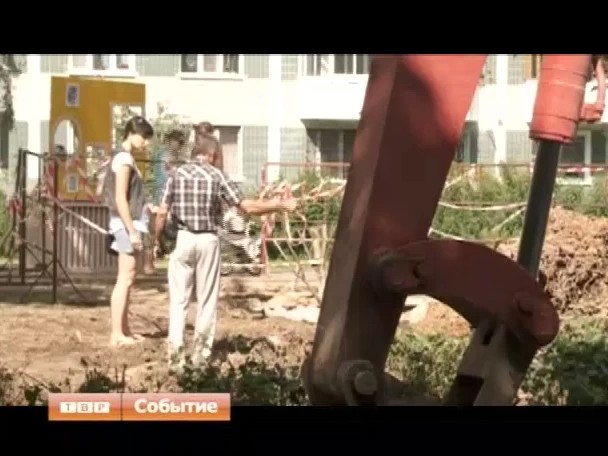 Раскопали газон на бульваре Кузнецова