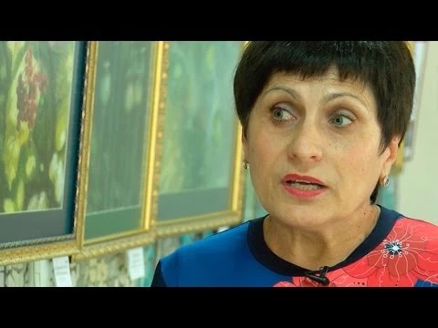 Сразу три выставки в библиотеке Горловского
