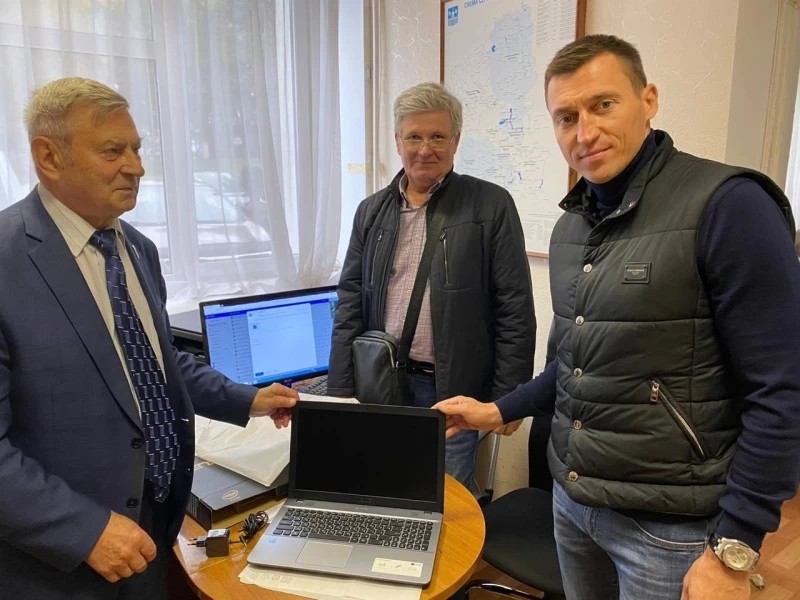 Александр Легков подарил ноутбук Совету ветеранов