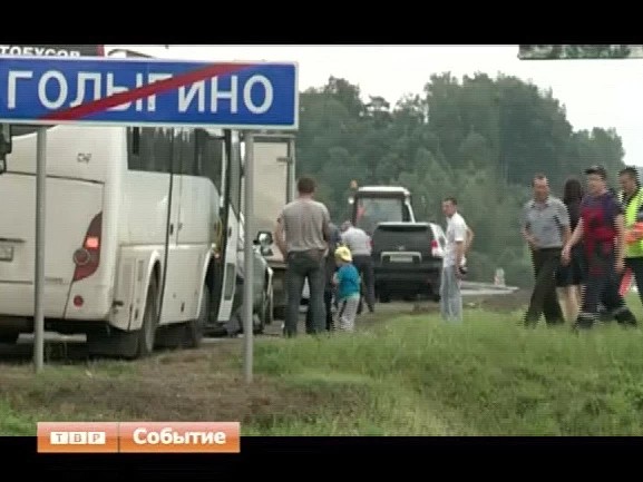 Дорожно-транспортное происшествие с участием трех автомобилей и пассажирского автобуса произошло близ деревни Голыгино
