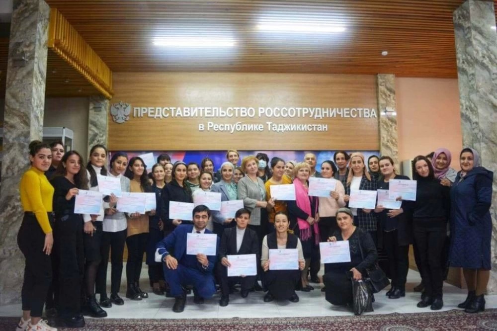 Учитель школы 21 Сергиева Посада поделилась опытом преподавания на семинаре в Душанбе