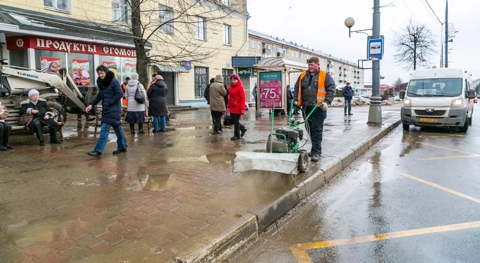 Вокруг забурлила, запела вода…
