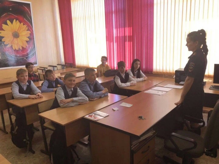 Полицейские рассказали школьникам о здоровом образе жизни
