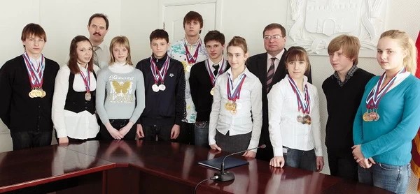 Глава поздравил пловцов