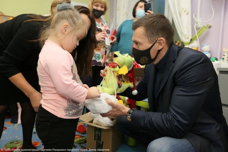 Легков поздравил особенных детей округа