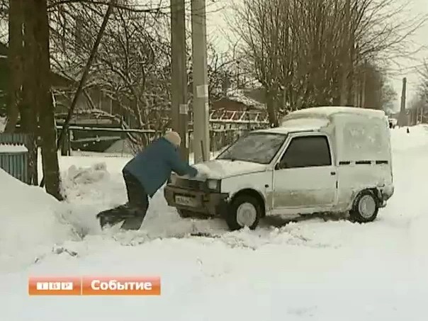 У дорожных служб - аврал, жители частного сектора откапываются, кто как может