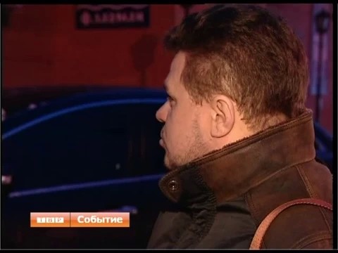7 автомобилей пострадали за сутки в Сергиевом Посаде из-за падающих с крыш глыб льда