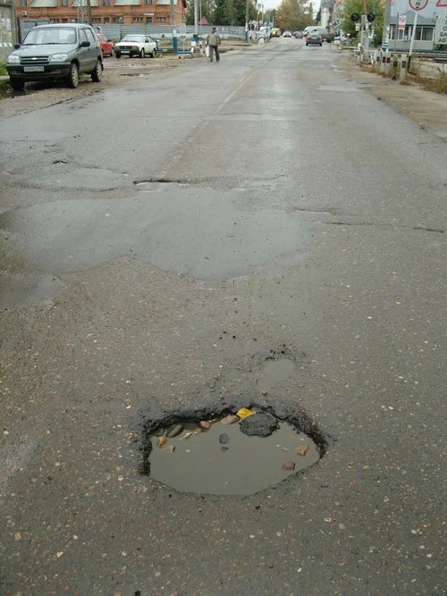 Осторожно, яма недели (на 1-й Рыбной)
