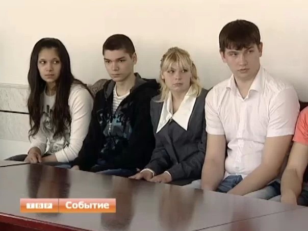 В Сергиево-Посадской  администрации детям-сиротам вручили ключи от квартир