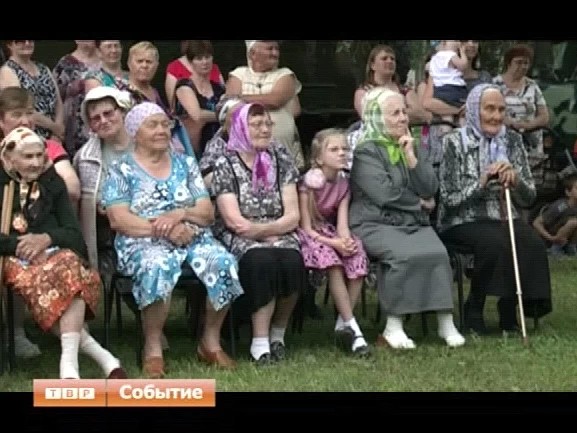 В деревне Самотовино открыли аллею славы
