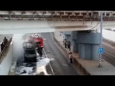 Автомобиль сгорел на путепроводе