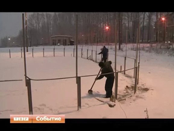 Спортивно-народные стройки. В поселениях района восстанавливают хоккейные коробки