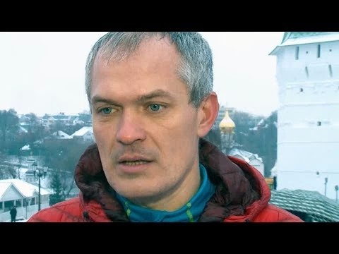 Дмитрий Ерохин бежит по часовой