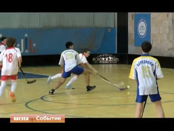 Зональный этап областной олимпиады по флорболу среди школьников прошёл в спорткомплексе "Салют"