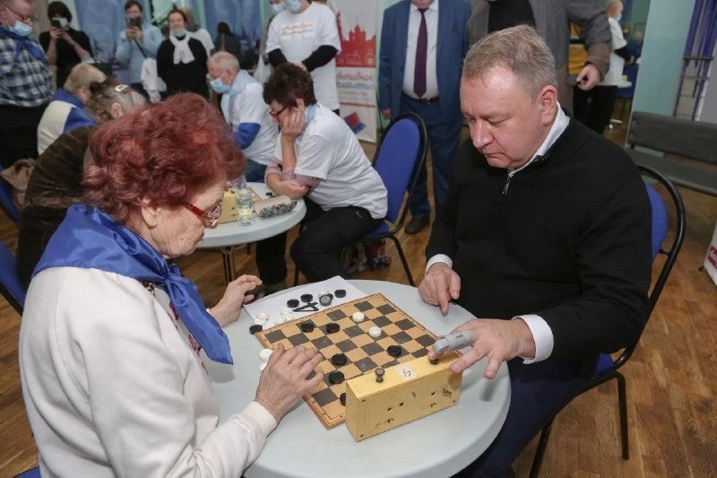 Шахматно-шашечный турнир для «Активного долголетия» прошёл в ОДЦ «Октябрь»