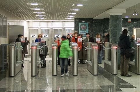 Опекуны и приёмные родители Подмосковья в метро будут ездить бесплатно