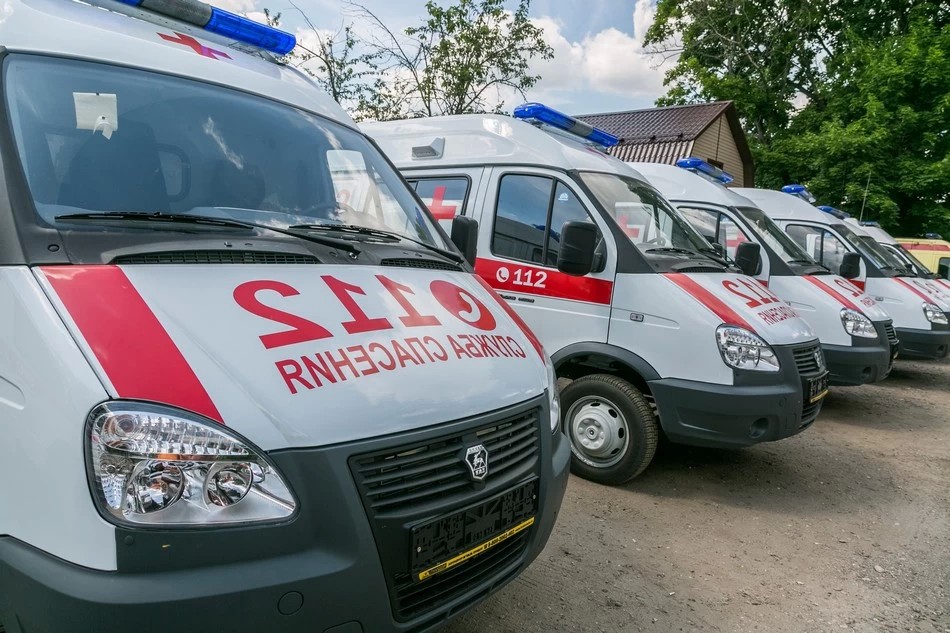 На четыре кареты Скорой помощи больше