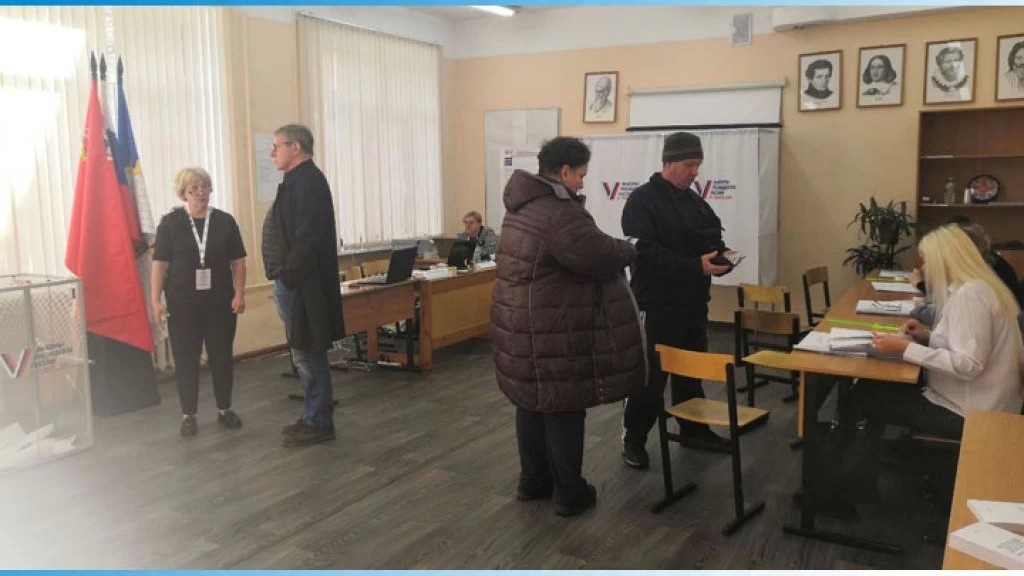 Константин Негурица проверил работу на избирательных участках № 2729 и № 2732