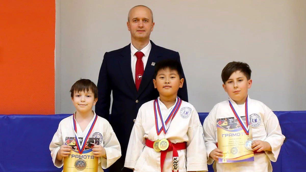 Спортсмены сергиевопосадского клуба каратэ «Защита» завоевали 2 золотых и 3 серебряные медали на турнире по каратэ «Золотая осень»