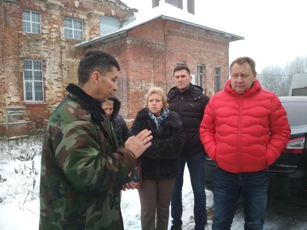 Селу нужны фонари, переход и остановка