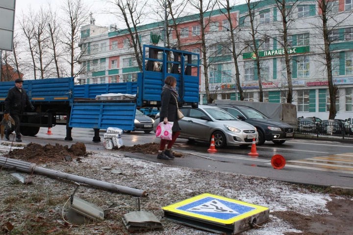 Новый светофор появится на проспекте Красной Армии на пересечении с Северным проездом