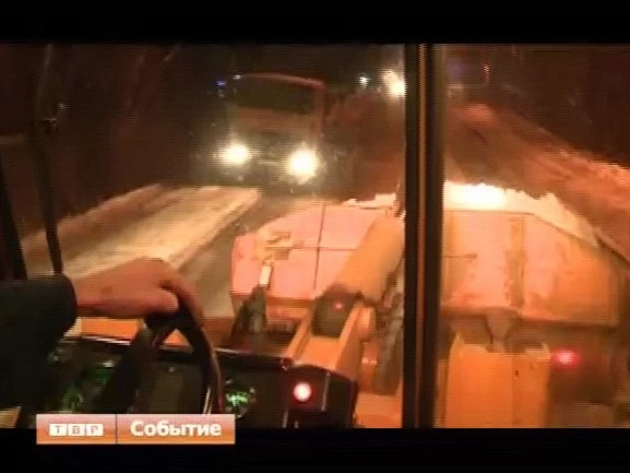 Снег вывозили под покровом ночи