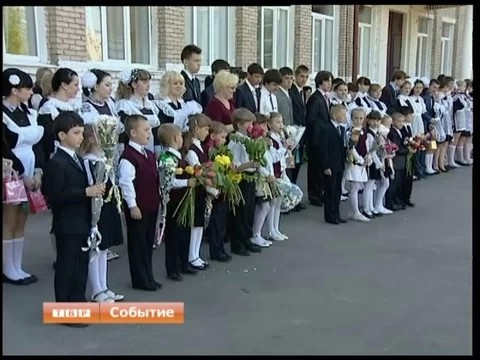 Последние звонки звучат сегодня для выпускников во всех российских школах