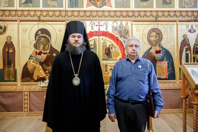 Наместник обители вручил церковную награду главному архитектору Троице-Сергиевой Лавры