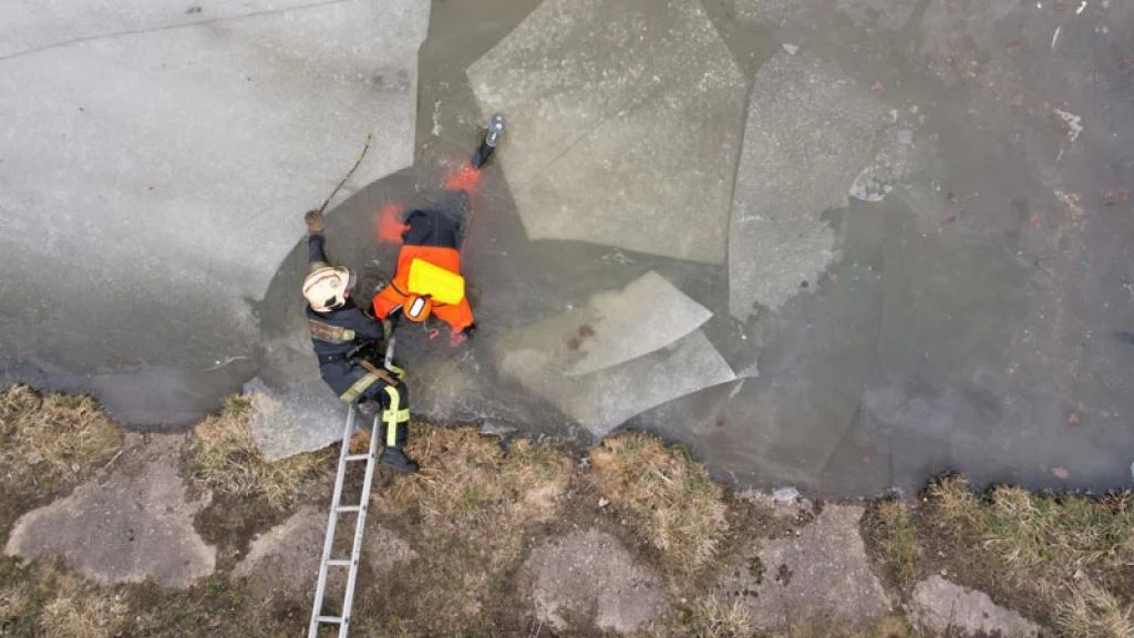 В Сергиево-Посадском округе спасатели провели учения на весеннем льду