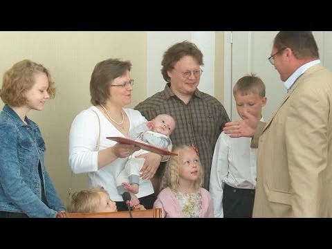Семья, где растят 7 детей, получила сертификат на жильё